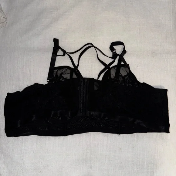 ❤️‍🔥4/$20❤️‍🔥 Torrid Black Strappy Bralette w gems - Picture 4 of 4